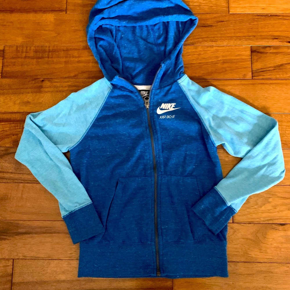 Boys Nike lightweight zip up. Size small